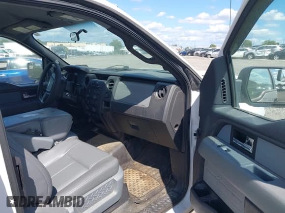 ✅ 2014 Ford F-150 XL • VIN: 1FTFX1EF2EKD12938 • Lot: 43102031. Wystawiony na IAAI z przebiegiem 150 370 mil. Bezpłatny archiwum sprzedaży aukcyjnych z USA i szczegółowy raport historii pojazdu na DreamBid. Zdjęcie 5.