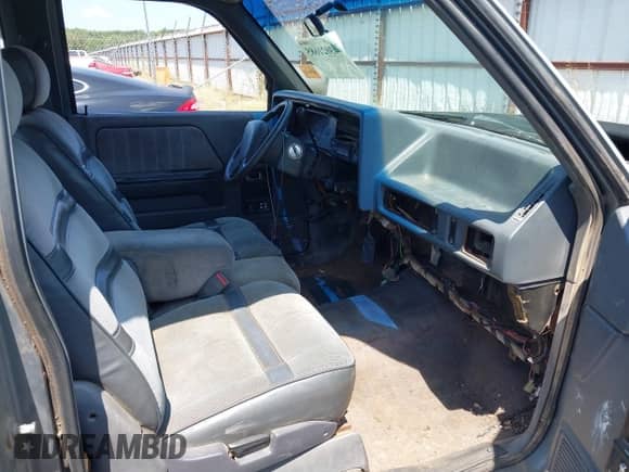 1992 Dodge Dakota z VIN 1B7GL23Y2NS520540, wystawiony jako IAAI lot #43021685 z przebiegiem 151 267 mil mil oraz . Historia ofert i sprzedaży dostępna na DreamBid. Obrazek 5.