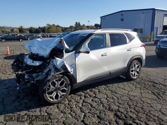 ✅ 2021 Kia Seltos S • VIN: KNDEUCA24M7144949 • Лот: 85889685. Опубликован ранее на Copart с пробегом Не указан. Бесплатный доступ к архиву аукционных продаж из США и подробный отчёт об истории автомобиля на DreamBid. Изображение 1.