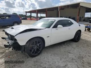✅ 2023 Dodge Challenger R/T • VIN: 2C3CDZBT7PH695259 • Lot: 71323165. Wystawiony na Copart z przebiegiem 7 741 mil. Bezpłatny archiwum sprzedaży aukcyjnych z USA i szczegółowy raport historii pojazdu na DreamBid. Zdjęcie 1.
