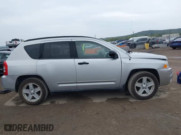✅ 2008 Jeep Compass Sport • VIN: 1J8FT47038D766719 • Lot: 43440519. Wystawiony na IAAI z przebiegiem 131 048 mil. Bezpłatny archiwum sprzedaży aukcyjnych z USA i szczegółowy raport historii pojazdu na DreamBid. Zdjęcie 14.