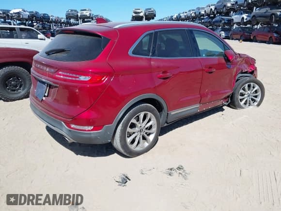 ✅ 2019 Lincoln MKC Select • VIN: 5LMCJ2C90KUL37482 • Lot: 43537490. Wystawiony na IAAI z przebiegiem 109 337 mil. Bezpłatny archiwum sprzedaży aukcyjnych z USA i szczegółowy raport historii pojazdu na DreamBid. Zdjęcie 4.