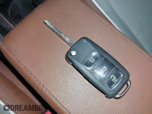 ✅ 2015 Volkswagen Beetle Fleet Edition • VIN: 3VWF17ATXFM654998 • Lot: 41569970. Listed on IAAI with 76,265 mi. Free auction sales archive from the USA and detailed vehicle history report at DreamBid. Image 11.