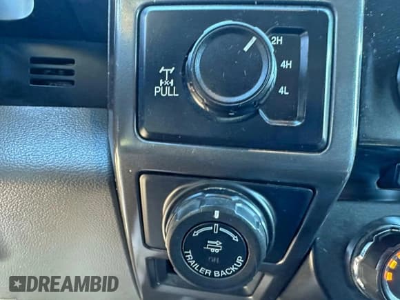 ✅ 2018 Ford F-150 XL • VIN: 1FTFX1E53JFE38168 • Lot: 95016235. Wystawiony na Copart z przebiegiem 195 027 mil. Bezpłatny archiwum sprzedaży aukcyjnych z USA i szczegółowy raport historii pojazdu na DreamBid. Zdjęcie 14.