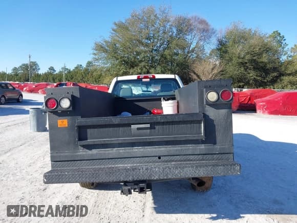 ✅ 2016 Chevrolet Silverado 2500HD Work Truck • VIN: 1GB0CUEG8GZ310184 • Лот: 41631951. Опубликован ранее на IAAI с пробегом 131 834 миль. Бесплатный доступ к архиву аукционных продаж из США и подробный отчёт об истории автомобиля на DreamBid. Изображение 15.