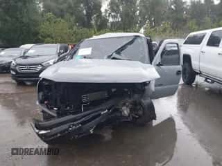 2005 Chevrolet Silverado 1500 LS z VIN 2GCEC19T751136086, wystawiony jako IAAI lot #43235133 z przebiegiem Nie podano mil oraz . Historia ofert i sprzedaży dostępna na DreamBid. Obrazek 6.