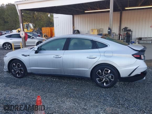 ✅ 2025 Hyundai Sonata SEL • VIN: KMHL64JA8SA514083 • Лот: 43606903. Опубликован ранее на IAAI с пробегом 5 056 миль. Бесплатный доступ к архиву аукционных продаж из США и подробный отчёт об истории автомобиля на DreamBid. Изображение 14.