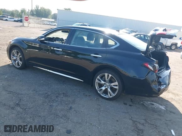 ✅ 2018 Infiniti Q70 Luxe • VIN: JN1BY1PR4JM370201 • Lot: 42821643. Listed on IAAI with 97,345 mi. Free auction sales archive from the USA and detailed vehicle history report at DreamBid. Image 3.