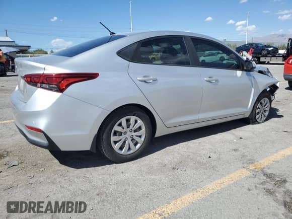 2018 Hyundai Accent SE z VIN 3KPC24A37JE020360, wystawiony jako Copart lot #84062365 z przebiegiem 78 803 mil mil oraz Szkoda całkowita • Salvage title. Historia ofert i sprzedaży dostępna na DreamBid. Obrazek 3.