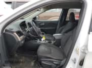 ✅ 2017 Jeep Cherokee Latitude • VIN: 1C4PJMCB6HW536928 • Lot: 92514315. Wystawiony na Copart z przebiegiem 211 612 mil. Bezpłatny archiwum sprzedaży aukcyjnych z USA i szczegółowy raport historii pojazdu na DreamBid. Zdjęcie 7.