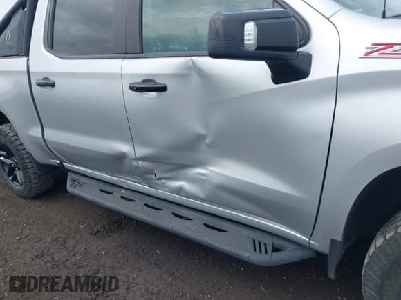 ✅ 2021 Chevrolet Silverado 1500 LT Trail Boss • VIN: 1GCPYFEL9MZ155550 • Lot: 42785163. Wystawiony na IAAI z przebiegiem 33 322 mil. Bezpłatny archiwum sprzedaży aukcyjnych z USA i szczegółowy raport historii pojazdu na DreamBid. Zdjęcie 6.