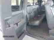 ✅ 2005 Chevrolet Silverado 1500 LS • VIN: 2GCEC19T851358412 • Lot: 43306552. Wystawiony na IAAI z przebiegiem 288 244 mil mil. Skorzystaj z bezpłatnego archiwum sprzedaży aukcyjnych z USA i zobacz szczegółowy raport historii pojazdu na DreamBid. Zdjęcie 8.