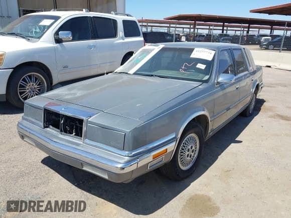 ✅ 1991 Chrysler New Yorker • VIN: 1C3XY66R2MD228813 • Lot: 42257734. Wystawiony na IAAI z przebiegiem 45 786 mil. Bezpłatny archiwum sprzedaży aukcyjnych z USA i szczegółowy raport historii pojazdu na DreamBid. Zdjęcie 2.