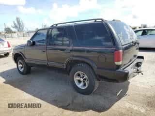 2000 Chevrolet Blazer LS z VIN 1GNCS13W62K142736, wystawiony jako Copart lot #73249844 z przebiegiem 141 788 mil mil oraz Szkoda całkowita • Salvage title. Historia ofert i sprzedaży dostępna na DreamBid. Obrazek 2.