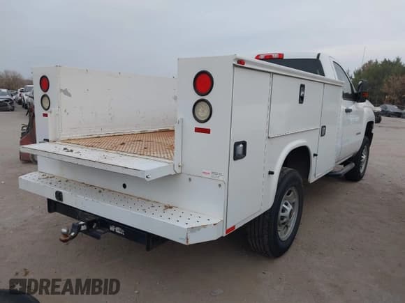 ✅ 2017 Chevrolet Silverado 2500HD Work Truck • VIN: 1GB0KUEGXHZ216215 • Лот: 43732026. Опубликован ранее на IAAI с пробегом 127 183 миль. Бесплатный доступ к архиву аукционных продаж из США и подробный отчёт об истории автомобиля на DreamBid. Изображение 4.