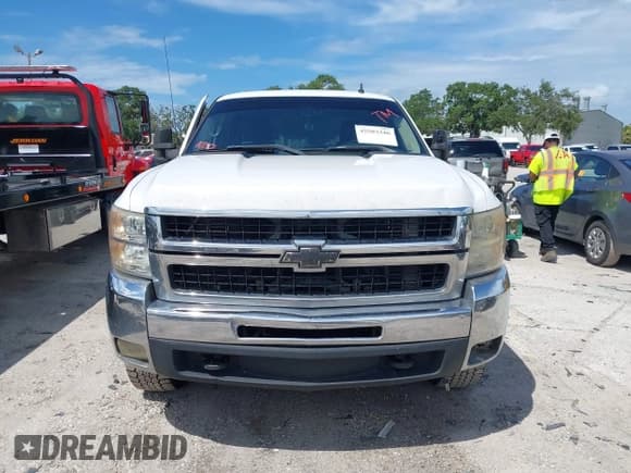 ✅ 2008 Chevrolet Silverado 2500HD 1LT • VIN: 1GCHC23648F108250 • Lot: 42503346. Wystawiony na IAAI z przebiegiem 306 258 mil. Bezpłatny archiwum sprzedaży aukcyjnych z USA i szczegółowy raport historii pojazdu na DreamBid. Zdjęcie 12.