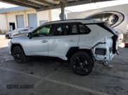 ✅ 2025 Toyota RAV4 Hybrid SE • VIN: JTM16RFV0SD573275 • Лот: 62173985. Опубликован ранее на Copart с пробегом 8 754 миль. Бесплатный доступ к архиву аукционных продаж из США и подробный отчёт об истории автомобиля на DreamBid. Изображение 2.