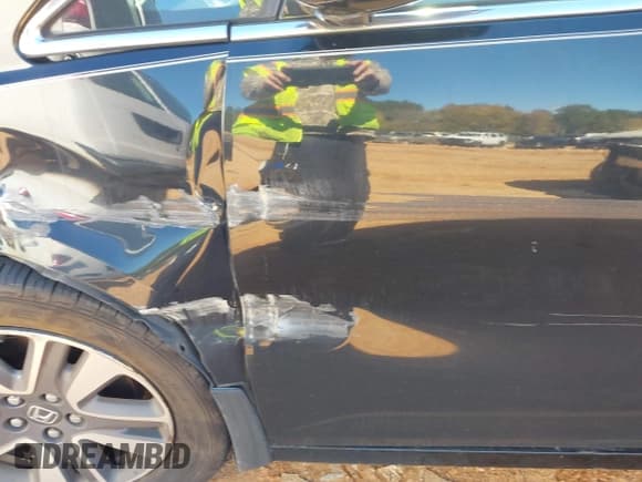 ✅ 2015 Honda Odyssey Touring Elite • VIN: 5FNRL5H97FB043629 • Lot: 43580906. Wystawiony na IAAI z przebiegiem 150 155 mil. Bezpłatny archiwum sprzedaży aukcyjnych z USA i szczegółowy raport historii pojazdu na DreamBid. Zdjęcie 17.