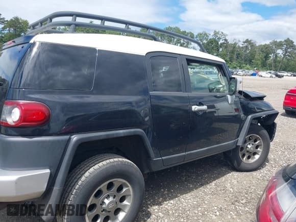 ✅ 2013 Toyota FJ Cruiser • VIN: JTEBU4BF2DK173157 • Lot: 39718611. Wystawiony na IAAI z przebiegiem 178 886 mil. Bezpłatny archiwum sprzedaży aukcyjnych z USA i szczegółowy raport historii pojazdu na DreamBid. Zdjęcie 13.