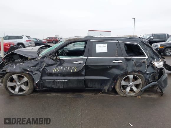 ✅ 2015 Jeep Grand Cherokee Overland • VIN: 1C4RJFCG3FC665854 • Lot: 41697999. Listed on IAAI with 206,618 mi. Free auction sales archive from the USA and detailed vehicle history report at DreamBid. Image 14.