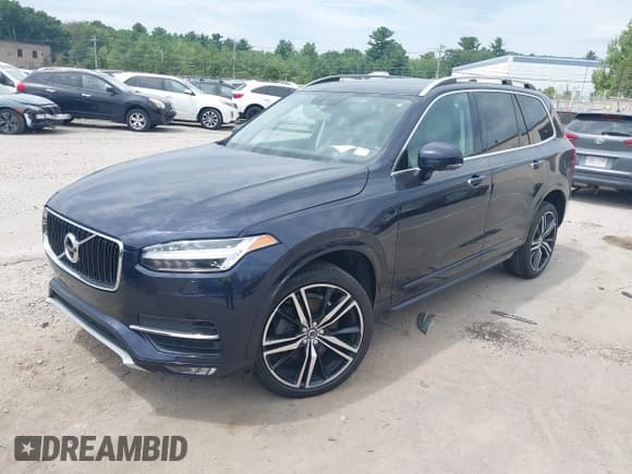 ✅ 2016 Volvo XC90 T6 Momentum • VIN: YV4A22PK1G1044690 • Lot: 42771863. Wystawiony na IAAI z przebiegiem 122 287 mil. Bezpłatny archiwum sprzedaży aukcyjnych z USA i szczegółowy raport historii pojazdu na DreamBid. Zdjęcie 17.