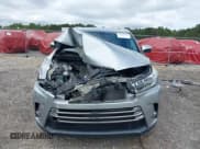 ✅ 2018 Toyota Highlander Limited Platinum • VIN: 5TDYZRFH3JS283082 • Lot: 43339719. Wystawiony na IAAI z przebiegiem 48 268 mil. Bezpłatny archiwum sprzedaży aukcyjnych z USA i szczegółowy raport historii pojazdu na DreamBid. Zdjęcie 13.