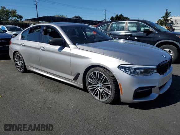 ✅ 2018 BMW 5 Series 540i • VIN: WBAJE5C53JG918910 • Lot: 82655075. Wystawiony na Copart z przebiegiem 76 172 mil. Bezpłatny archiwum sprzedaży aukcyjnych z USA i szczegółowy raport historii pojazdu na DreamBid. Zdjęcie 4.