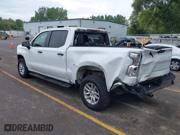 ✅ 2019 Chevrolet Silverado 1500 Work Truck • VIN: 1GCUYAEF9KZ338038 • Lot: 43120191. Wystawiony na IAAI z przebiegiem 100 266 mil. Bezpłatny archiwum sprzedaży aukcyjnych z USA i szczegółowy raport historii pojazdu na DreamBid. Zdjęcie 3.