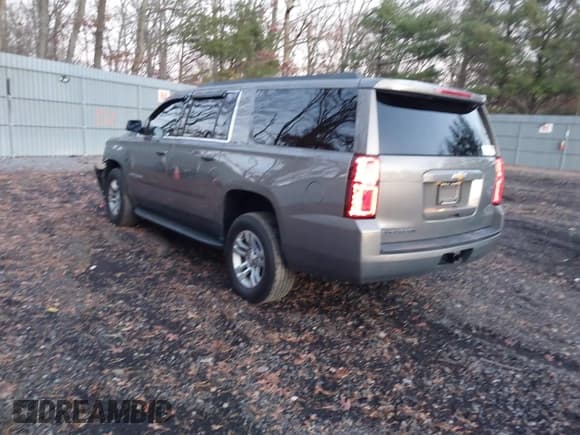 ✅ 2017 Chevrolet Suburban LS • VIN: 1GNSCGKC0HR328355 • Lot: 41039618. Listed on IAAI with 76,028 mi. Free auction sales archive from the USA and detailed vehicle history report at DreamBid. Image 3.