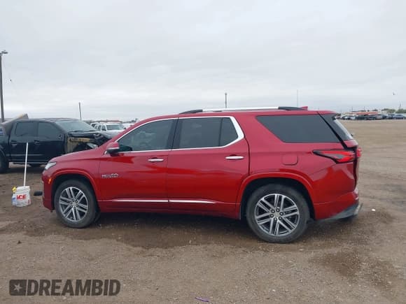 ✅ 2023 Chevrolet Traverse High Country • VIN: 1GNEVNKW7PJ221810 • Lot: 41215676. Wystawiony na IAAI z przebiegiem 26 020 mil. Bezpłatny archiwum sprzedaży aukcyjnych z USA i szczegółowy raport historii pojazdu na DreamBid. Zdjęcie 14.