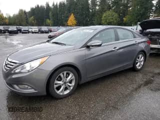 2013 Hyundai Sonata SE z VIN 5NPEC4AC6DH582644, wystawiony jako Copart lot #89517395 z przebiegiem 76 830 mil mil oraz Szkoda całkowita • Salvage title. Historia ofert i sprzedaży dostępna na DreamBid. Obrazek 1.