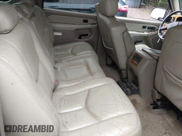 ✅ 2003 Chevrolet Suburban LT • VIN: 3GNGK26GX3G141660 • Лот: 43217024. Опубликован ранее на IAAI с пробегом 137 822 миль. Бесплатный доступ к архиву аукционных продаж из США и подробный отчёт об истории автомобиля на DreamBid. Изображение 8.