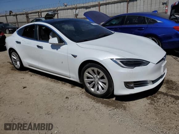 ✅ 2018 Tesla Model S 75D • VIN: 5YJSA1E22JF271733 • Lot: 67397235. Wystawiony na Copart z przebiegiem 38 008 mil. Bezpłatny archiwum sprzedaży aukcyjnych z USA i szczegółowy raport historii pojazdu na DreamBid. Zdjęcie 4.