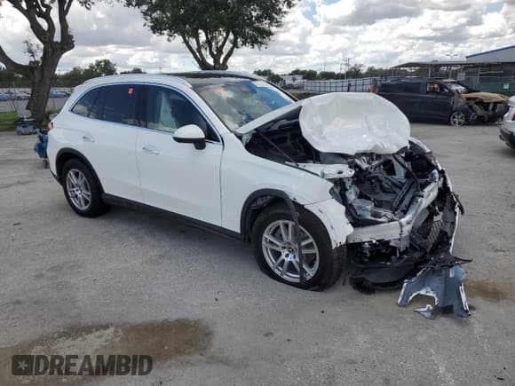 ✅ 2025 Mercedes-Benz GLC 300 • VIN: W1NKM4GB1SF292133 • Lot: 71231505. Listed on Copart with 13,831 mi. Free auction sales archive from the USA and detailed vehicle history report at DreamBid. Image 4.