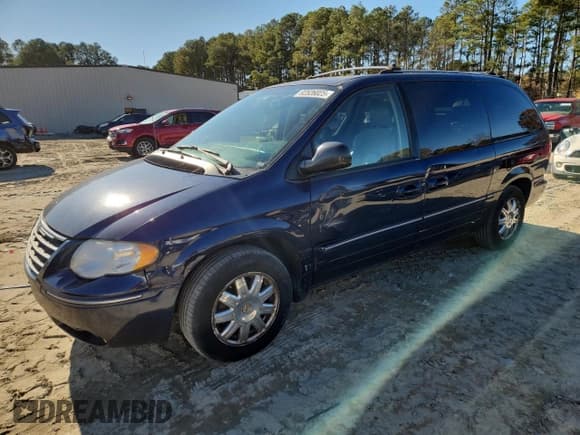 ✅ 2005 Chrysler Town & Country Limited • VIN: 2C8GP64L35R294331 • Lot: 92526025. Listed on Copart with 141,815 mi. Free auction sales archive from the USA and detailed vehicle history report at DreamBid. Image 1.