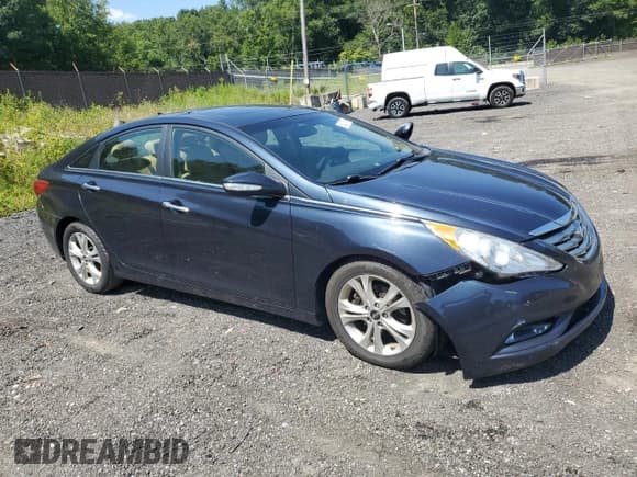 ✅ 2013 Hyundai Sonata SE • VIN: 5NPEC4ACXDH531115 • Lot: 68237794. Listed on Copart with 203,356 mi. Free auction sales archive from the USA and detailed vehicle history report at DreamBid. Image 4.