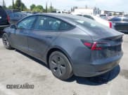 ✅ 2023 Tesla Model 3 Long Range • VIN: 5YJ3E1EB6PF682747 • Lot: 41980506. Wystawiony na IAAI z przebiegiem 32 541 mil. Bezpłatny archiwum sprzedaży aukcyjnych z USA i szczegółowy raport historii pojazdu na DreamBid. Zdjęcie 3.