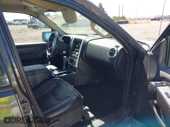 ✅ 2007 Mercury Mountaineer • VIN: 4M2EU47E67UJ19946 • Lot: 39550924. Listed on IAAI with 176,184 mi. Free auction sales archive from the USA and detailed vehicle history report at DreamBid. Image 5.