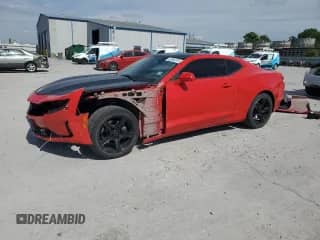 2020 Chevrolet Camaro 1LT z VIN 1G1FB1RS4L0135168, wystawiony jako Copart lot #83983375 z przebiegiem 93 842 mil mil oraz Szkoda całkowita • Salvage title. Historia ofert i sprzedaży dostępna na DreamBid. Obrazek 1.