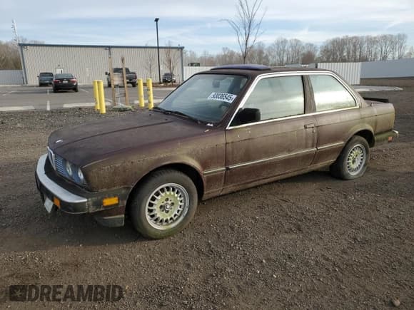 ✅ 1984 BMW 3 Series 325e • VIN: WBAAB5404E1002502 • Lot: 93036545. Listed on Copart with 170,200 mi. Free auction sales archive from the USA and detailed vehicle history report at DreamBid. Image 1.