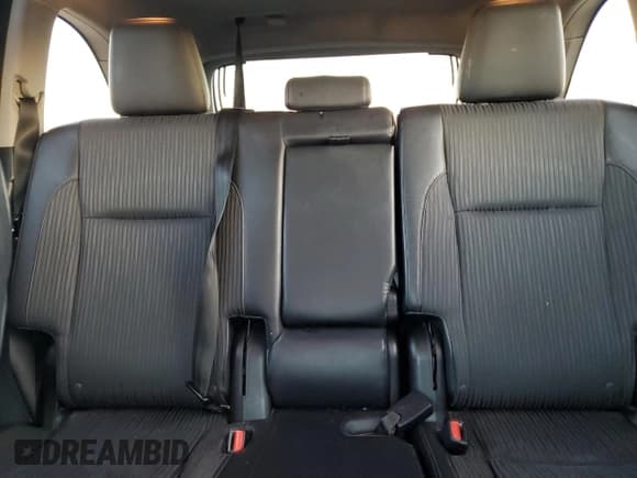 ✅ 2015 Toyota Highlander LE Plus • VIN: 5TDZKRFH9FS041607 • Лот: 92301905. Опубликован ранее на Copart с пробегом 238 832 миль. Бесплатный доступ к архиву аукционных продаж из США и подробный отчёт об истории автомобиля на DreamBid. Изображение 10.