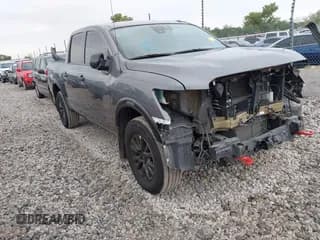 ✅ 2021 Nissan Titan SV • VIN: 1N6AA1ED3MN526499 • Lot: 43421411. Wystawiony na IAAI z przebiegiem 39 638 mil. Bezpłatny archiwum sprzedaży aukcyjnych z USA i szczegółowy raport historii pojazdu na DreamBid. Zdjęcie 1.