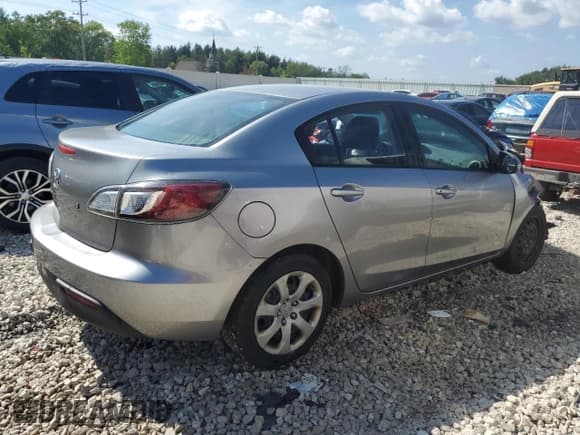 ✅ 2011 Mazda 3 i Sport • VIN: JM1BL1UG4B1437638 • Лот: 42776835. Опубликован ранее на Copart с пробегом 79 906 миль. Бесплатный доступ к архиву аукционных продаж из США и подробный отчёт об истории автомобиля на DreamBid. Изображение 3.