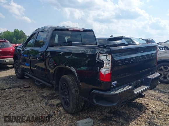 ✅ 2022 Chevrolet Silverado 1500 LT Trail Boss • VIN: 3GCUDFEDXNG527387 • Lot: 42269841. Wystawiony na IAAI z przebiegiem Nie podano. Bezpłatny archiwum sprzedaży aukcyjnych z USA i szczegółowy raport historii pojazdu na DreamBid. Zdjęcie 3.