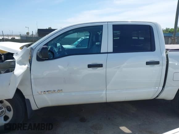 ✅ 2018 Nissan Titan SV • VIN: 1N6AA1EK4JN505266 • Лот: 42066335. Опубликован ранее на IAAI с пробегом 167 935 миль. Бесплатный доступ к архиву аукционных продаж из США и подробный отчёт об истории автомобиля на DreamBid. Изображение 14.