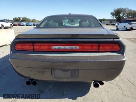 2014 Dodge Challenger R/T 100th Anniversary Appearance z VIN 2C3CDYBT7EH298612, wystawiony jako Copart lot #84862944 z przebiegiem 133 927 mil mil oraz Czysty tytuł • Clean title. Historia ofert i sprzedaży dostępna na DreamBid. Obrazek 6.