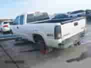 2005 Chevrolet Silverado 1500 Z71 z VIN 1GCEK19Z45Z332906, wystawiony jako IAAI lot #43412102 z przebiegiem 239 606 mil mil oraz . Historia ofert i sprzedaży dostępna na DreamBid. Obrazek 3.