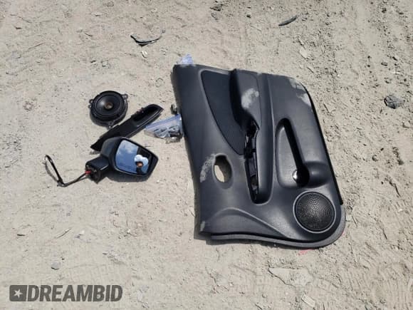 ✅ 2017 Nissan Note SV • VIN: 3N1CE2CP9HL362557 • Lot: 54840585. Listed on Copart with 135,260 mi. Free auction sales archive from the USA and detailed vehicle history report at DreamBid. Image 12.