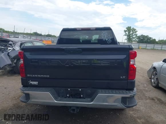 ✅ 2023 Chevrolet Silverado 1500 LT • VIN: 1GCPDDEK9PZ239251 • Lot: 42977828. Wystawiony na IAAI z przebiegiem 27 952 mil. Bezpłatny archiwum sprzedaży aukcyjnych z USA i szczegółowy raport historii pojazdu na DreamBid. Zdjęcie 16.