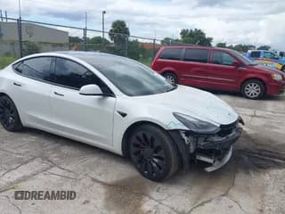 ✅ 2022 Tesla Model 3 Performance • VIN: 5YJ3E1EC4NF105673 • Lot: 42947790. Wystawiony na IAAI z przebiegiem 67 002 mil. Bezpłatny archiwum sprzedaży aukcyjnych z USA i szczegółowy raport historii pojazdu na DreamBid. Zdjęcie 1.